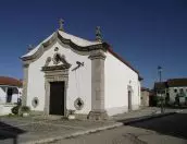 Galeria de Fotos - Descobrir Tábua: Aldeia de Casal da Senhora: Casa de João Brandão, Capela de Nossa Senhora do Campo e Sepulturas Antropomórficas
