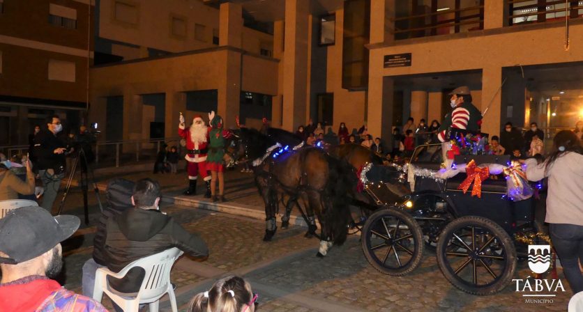 Pai Natal e Duendes encantam crianças e animam Comércio Local