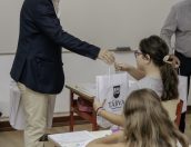 Galeria de Fotos - (Português) Município de Tábua oferece Livros de Fichas de Atividades a todos os alunos do 1º Ciclo