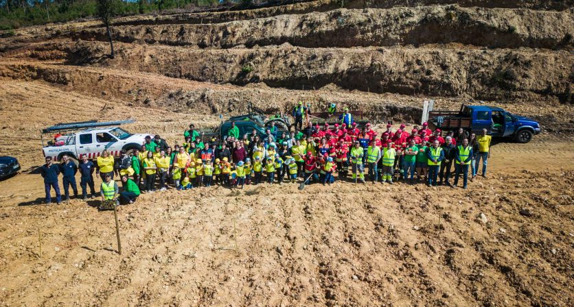 (Português) Tábua plantou mais de 500 árvores no Dia Internacional das Florestas