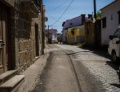 Galeria de Fotos - (Português) Município procede a reposição de calçada em São Simão