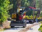 Galeria de Fotos - Reparação de via repõe condições de circulação