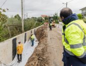 Galeria de Fotos - Município constrói muro de suporte de terras em Vila Nova de Oliveirinha