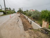 Galeria de Fotos - Município constrói muro de suporte de terras em Vila Nova de Oliveirinha