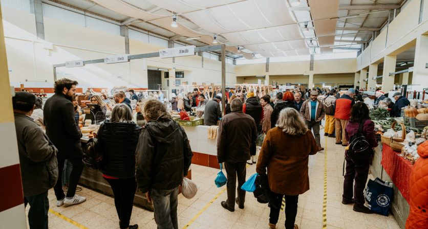 Mercado de Natal em Tábua Encanta Com Artesanato e Música ao Vivo