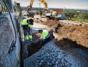 Galeria de Fotos - (Português) Em curso as obras do Saneamento Básico e da Rede de Águas da Carapinha