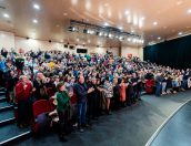 Galeria de Fotos - (Português) “Feliz Aniversário” esgota 3 Sessões no Centro Cultural de Tábua