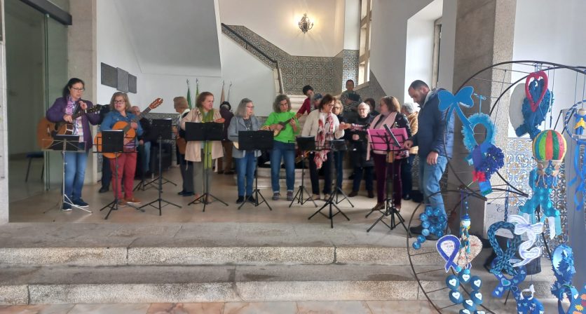 (Português) Aula de Música da Academia Sénior de Tábua no átrio da Câmara Municipal