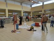 Galeria de Fotos - INSTALAÇÃO “NÃO FIQUES INDIFERENTE! FAZ A DIFERENÇA.” | V TÁBUA DE IGUALDADE(S) 2024