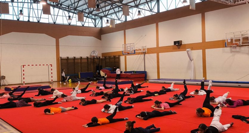 (Português) Estágio de Páscoa do projeto Gym Kids promoveu aprendizagem e espírito de equipa